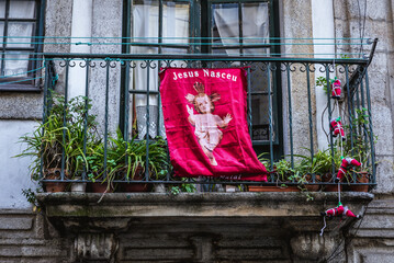 Canvas Print - Traditional baby Jesus flag for Christmas time on a balcony in Porto, Portugal