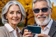 Älteres Paar macht ein Selfie mit dem Handy