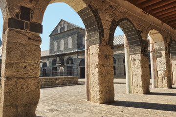 Wall Mural - Courtyard of Ulu Cami or Grand Mosque. Diyarbakir, Turkey