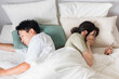 ベッドで寝る前スマホ・スマホ依存・スマホぐせで寝不足・睡眠不足の女性（睡眠の質）
