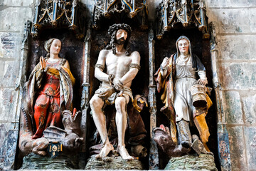 Wall Mural - Saint Etienne catholic church, Beauvais, France. Statues