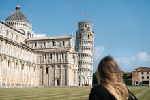  Tourist Looking At The Leaning Tower Of Pisa And Cathedral 