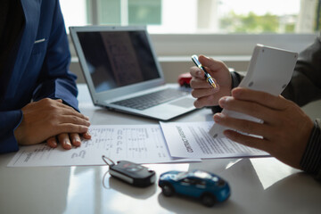 Car dealers recommend car to customers before entering into sales contracts so that customers can get the car they like before paying contract money. Concept of making sales contract with distributor