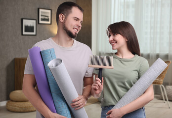 Canvas Print - Couple with wallpaper rolls and brush in room