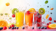 Freshly squeezed fruit juice on a light background with floating pieces of fruit. Świeżo wyciśnięty sok owocowy na jasnym tle z unoszącymi się kawałkami owoców. 