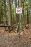 Fototapeta Tulipany - Znak zakaz jazdy na rowerze. 