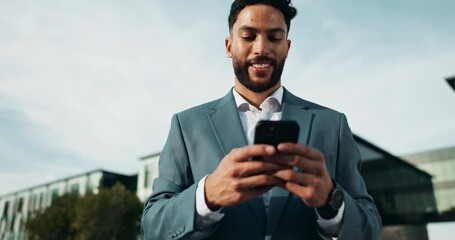 Canvas Print - City, smile and businessman with smartphone in nature for communication, law blog or networking. Attorney, happy and typing on digital technology for email, legal chat or update on case in low angle