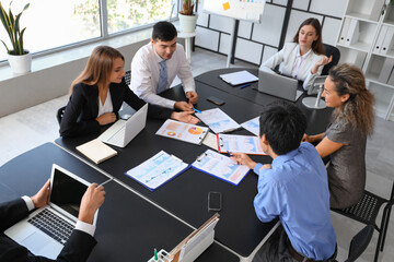 Canvas Print - Business people at meeting in office