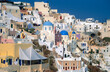 Eingescanntes Diapositiv einer historischen Farbaufnahme von Fira, einem Dorf auf der Insel Santurin, einer Insel der griechischen Kykladen im Mittelmeer bei sonnigem Wetter