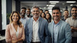 Grupo de personas multicultural en una empresa frente a la cámara sonriendo con actitud positiva y de éxito. Imagen de motivación empresarial.