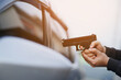 Thieves are using guns to rob a car, threatening a woman with car keys