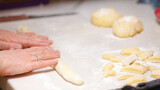 Fototapeta Na sufit - Hands making noodles
