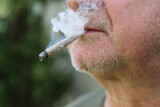Fototapeta  - Ein Mann raucht einen Joint