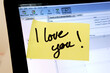 © Stuwdamdorp - Post it note reminder I love you!