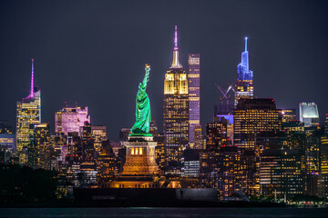 Poster - Lady Liberty Skyline