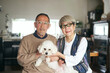 © hideo tsuto - 愛犬と一緒に微笑む日本人シニア夫婦