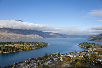 Wall Mural - Blick auf die Inseln vor Queenstown im Lake Wakatipu in Neuseeland