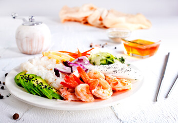 Poster - boiled rice with avocado and fried shrimps