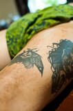 Fototapeta  - Masaż, tatuaż na nodze