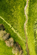 Vue sur un petit ruisseau, dans le paysage du bocage bressuirais dans le département des Deux-Sèvres vu  depuis un drone