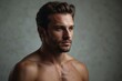 © Lewis_Royal - Jeune homme séduisant, torse nu, pour couverture de roman et affiche promotionnelle, tatouages et beaux yeux, barbes et regards charmeurs