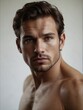 © Lewis_Royal - Jeune homme séduisant, torse nu, pour couverture de roman et affiche promotionnelle, tatouages et beaux yeux, barbes et regards charmeurs