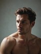 © Lewis_Royal - Jeune homme séduisant, torse nu, pour couverture de roman et affiche promotionnelle, tatouages et beaux yeux, barbes et regards charmeurs