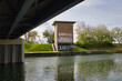 Lost place, Brücke an der Bundeswasserstraße Elster Saale Kanal, Sperrtor bzw. Sperrwerk West bei Günthersdorf, Sachsen Anhalt, Deutschland