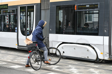 Wall Mural - Transport mobilité Bruxelles cycliste velo tram