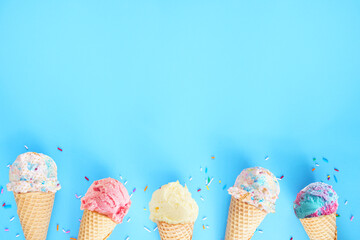 Aufkleber - Ice cream cone bottom border over a blue background. Pastel colors. Copy space.