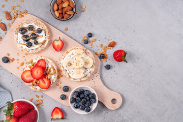 Wall Mural - Rice Crackers Healthy Snack, Crackers Topped with Banana, Fresh Berries, Yogurt and Granola, Breakfast Idea