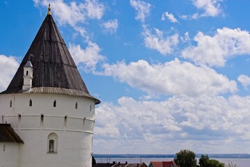 Wall Mural - Watchtower of the Rostov Kremlin and view of the lake.