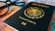 Pasaporte Mexicano Junto a Billetes de 5 y 10 Dólares Canadienses, Viaje a Canadá, close-up