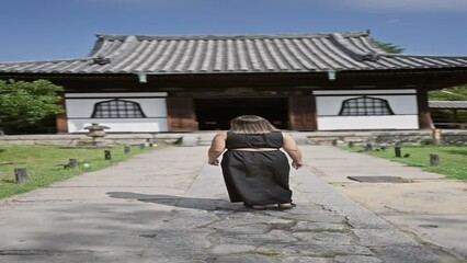 Canvas Print - Cheerful beautiful hispanic woman, proudly posing with her glasses on, flashing a gorgeous smile at kyoto's serene kodaiji temple