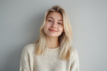 Poster - Smiling young woman in cozy sweater