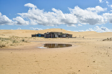 Canvas Print - Walk through the sand dunes to Tin City