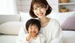 赤ちゃんを抱く笑顔のお母さん。子育てのイメージ。画像生成AI。