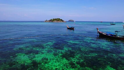 Canvas Print - Beaches and longtail boats on Koh Lipe