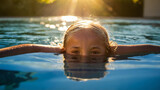 Dziewczynka zanurzona w wodzie, w tle promienie słońca o zachodzie na wakacjach