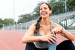 © Rawpixel.com - Happy woman athlete drinking water and rest
