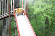 滑り台で遊ぶ幼児　公園で遊ぶ子供と育児や子育てのイメージ
