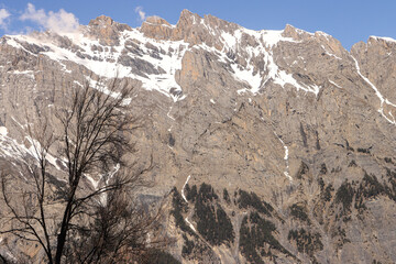 Wall Mural - Felswand über Ovronnaz im Wallis; Blick auf die Haut de Cry (2968), Bernina-Alpen