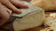 fromage : tomme de Savoie, en gros plan, sur une table