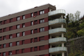 Canvas Print - Apartment block in Bilbao, Spain