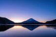 精進湖で見た富士山の夜明け前のブルーモーメント情景