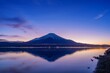 山中湖で見た日没後の幻想的な富士山の絶景