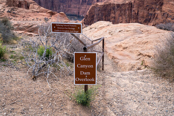 Wall Mural - Sign for the Glen Canyon dam overlook trail in Page, Arizona