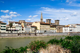 Firenze, vedute lungo la riva dell'Arno verso i palazzi di epoca rinascimentale. Tuscany, Italy