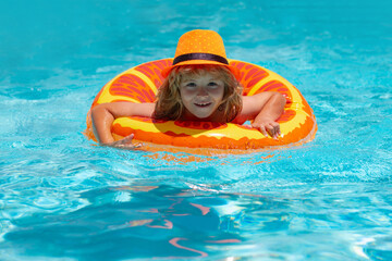 Wall Mural - Kid boy playing in swimming pool. Summer vacation concept. Summer kids portrait in sea water on beach. Fashion summer kids hat.