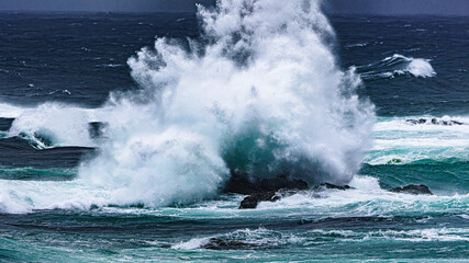 Poster - waves crashing on the rocks